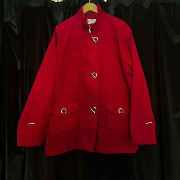 Red coat/jacket.Silver coloured adornments. Water repellent. Lined. Nautical - Picture 2 of 12